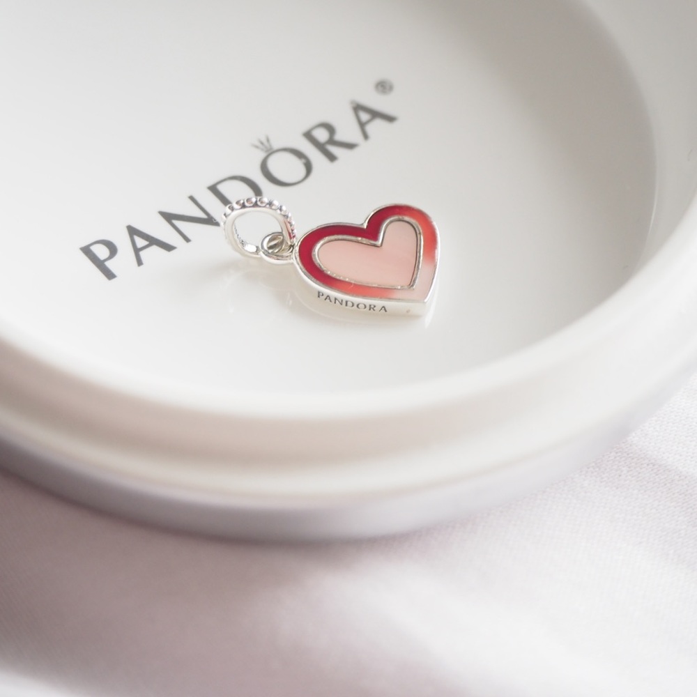PANDORA Asymmetrical Heart Dangle Charm
Item No. 797820ENMX - Picture 3 of 4